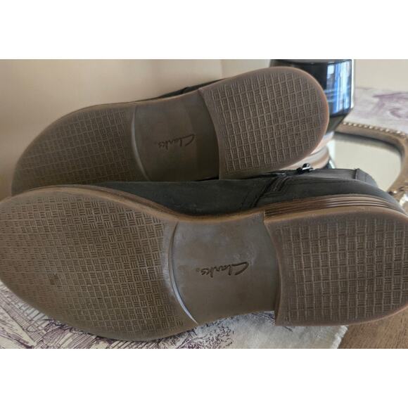 Clarks Black Women's Camzin Hale Ankle Boot Size 8 - Picture 7 of 7